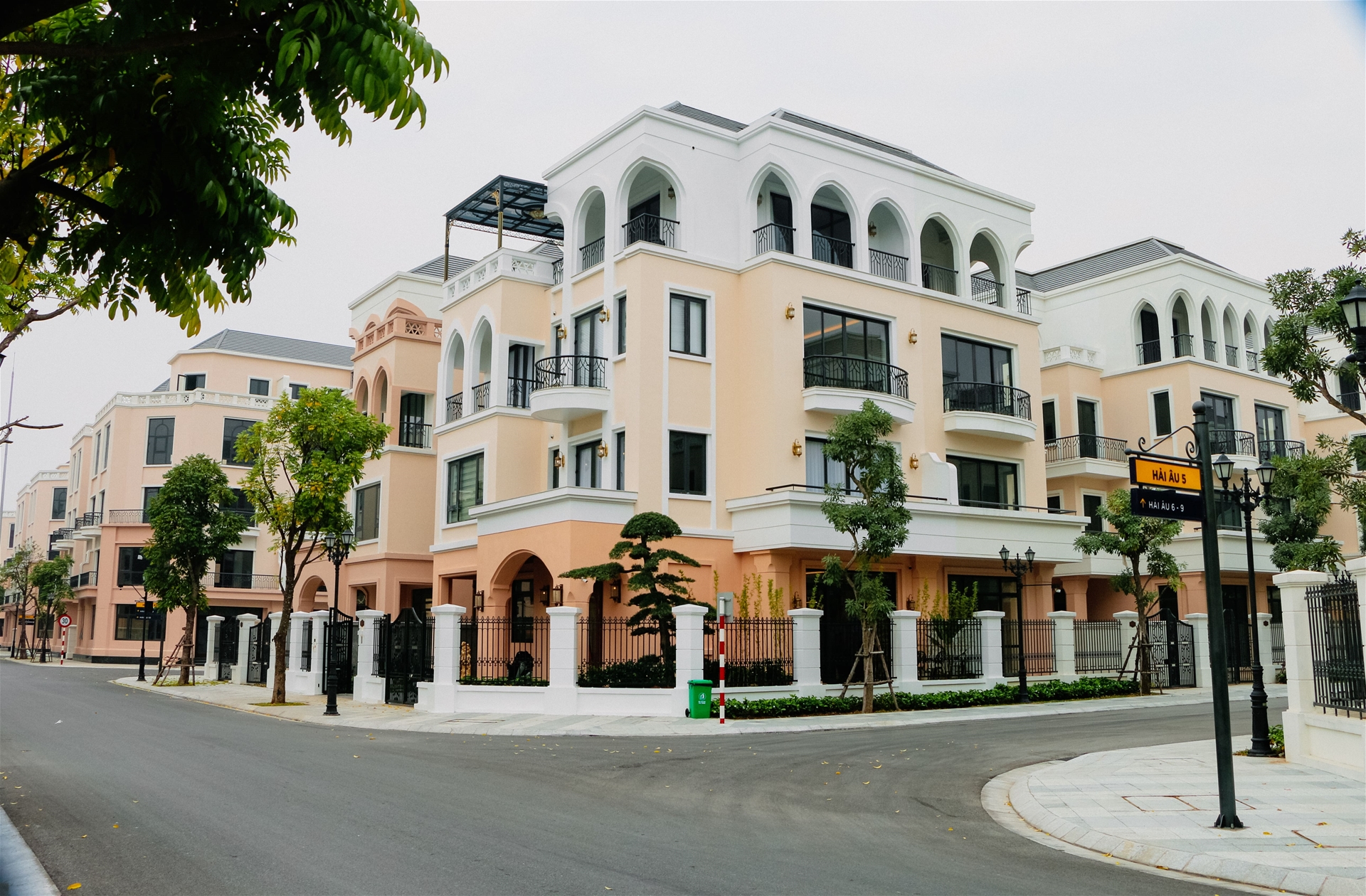 Biệt thự tứ lập